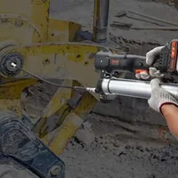 Акумулаторен-пистолет-за-гресиране-20V-10000-PSI-с-батерия-и-куфар
